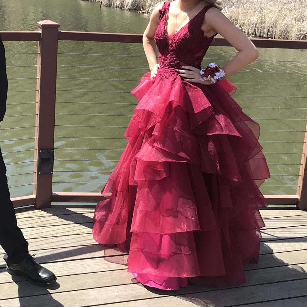 Burgundy prom dress - Picture 5 of 6